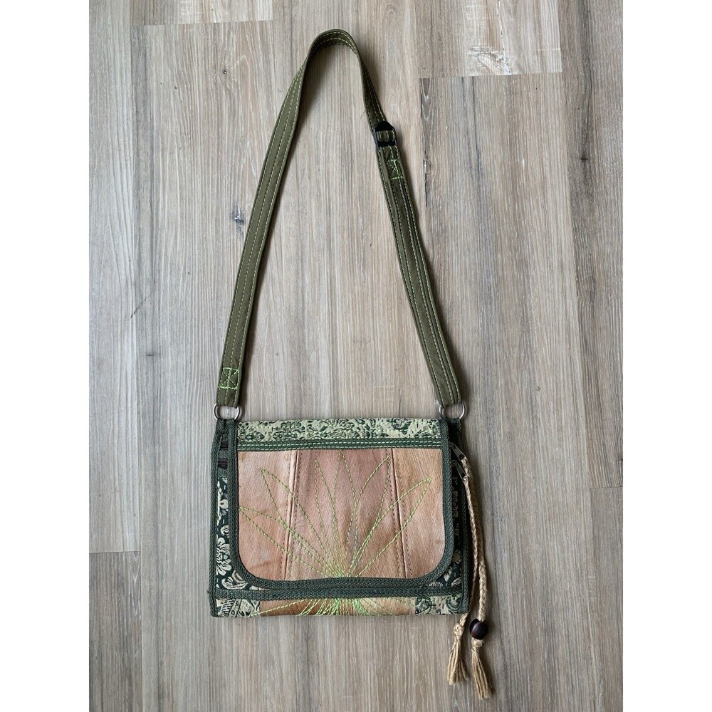 NWOT Upholstery fabric and faux bark Boho Hippie Crossbody purse w Jute Pulls